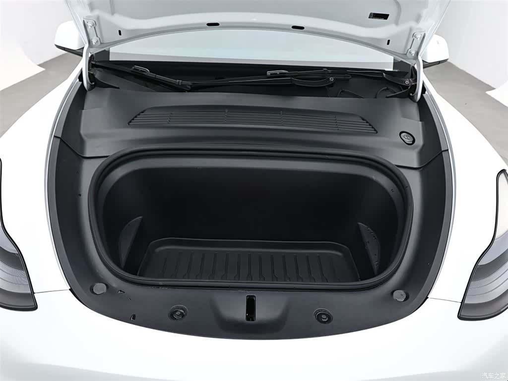 Tesla Model Y, 2023 18