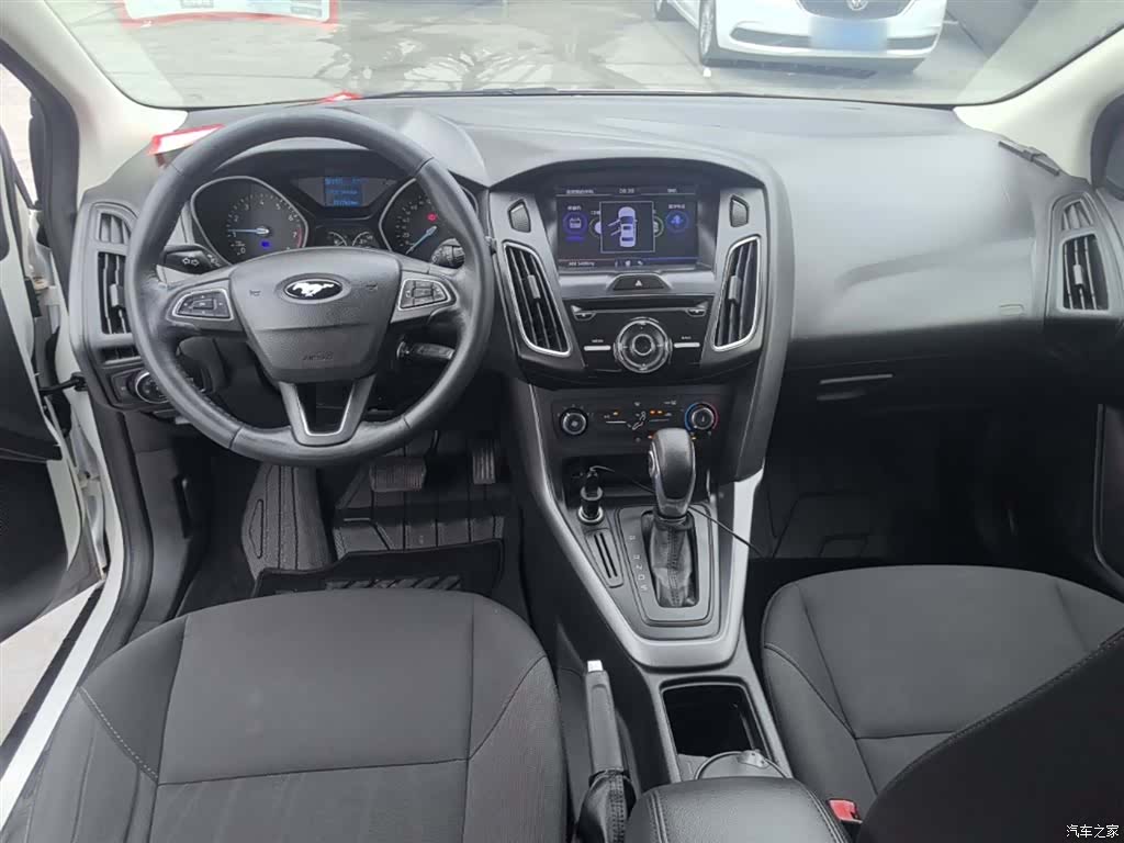 Ford Focus, 2015 10