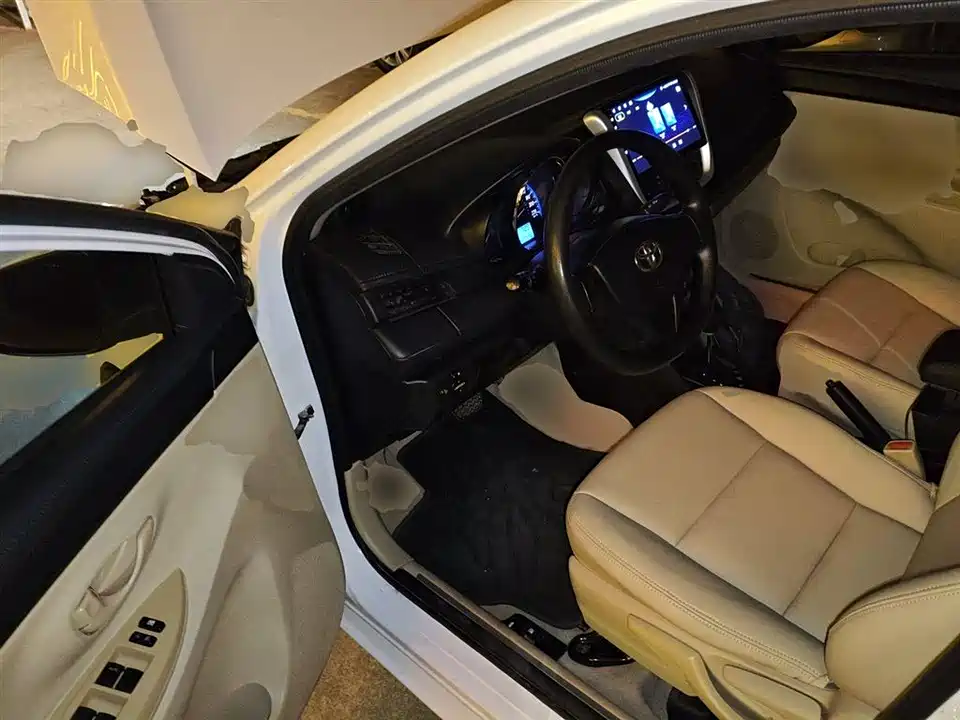 Toyota YARiS L to enjoy