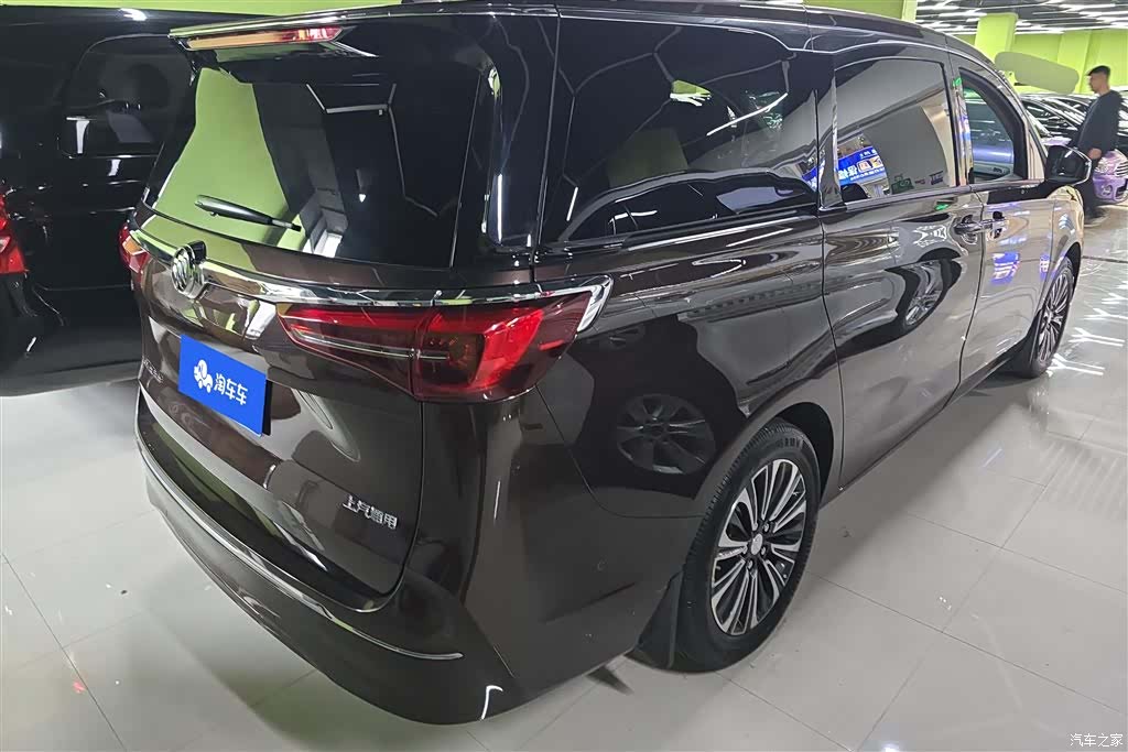 Buick GL8, 2021 3