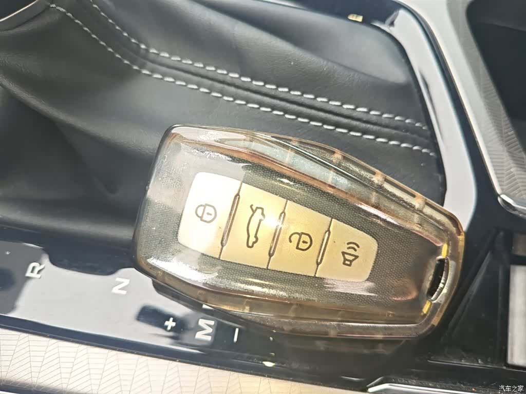 Geely Emgrand, 2023 9