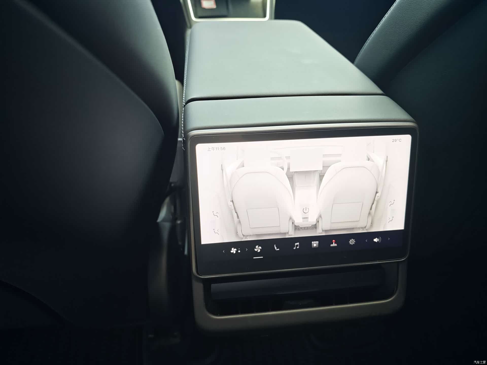 Tesla Model Y, 2026 10