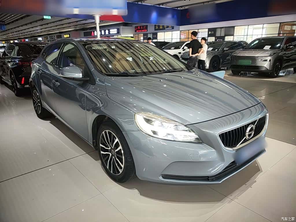 Volvo V40, 2016 4