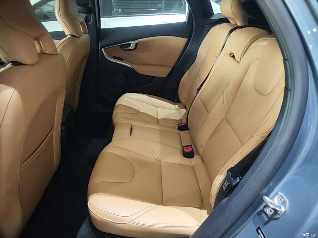 Volvo V40, 2016 17