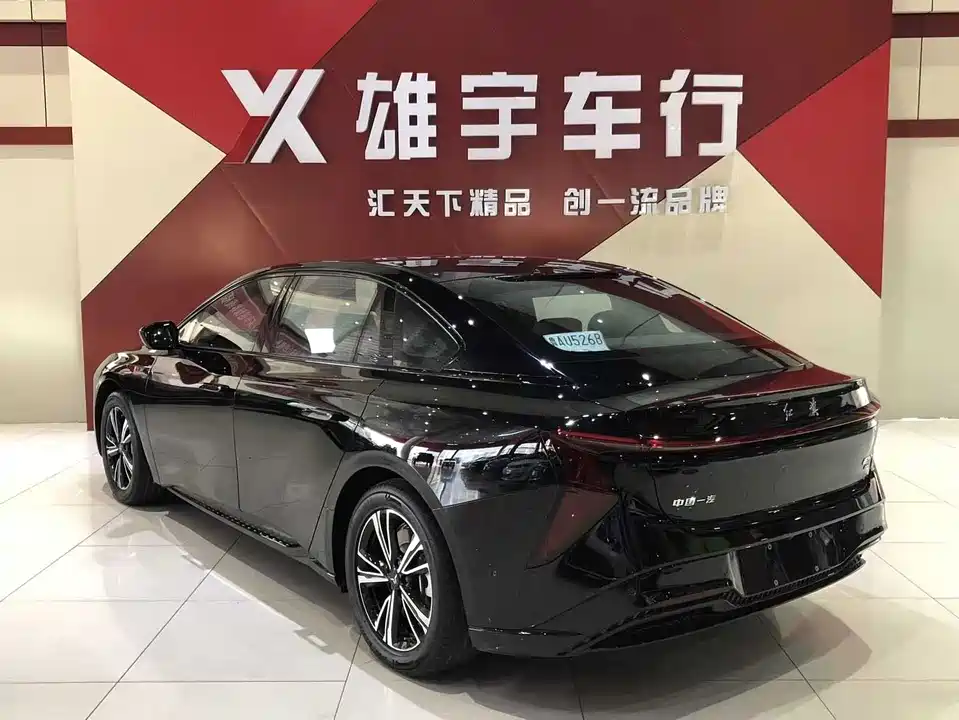 Hongqi EH7