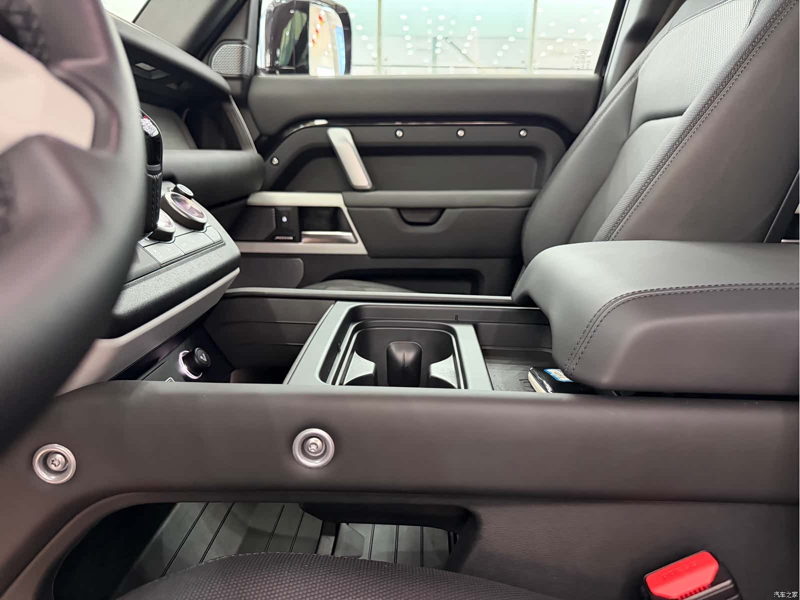 Land Rover Defender, 2024 17