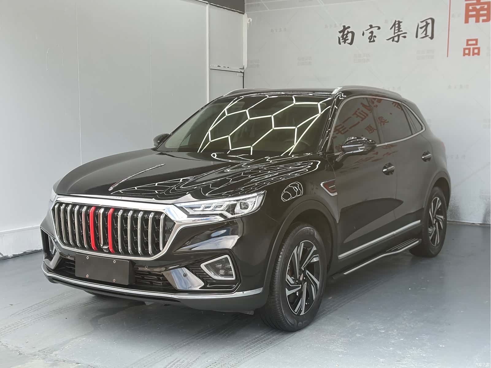 Hongqi HS5