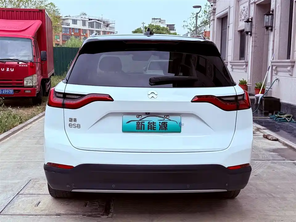 NIO ES8