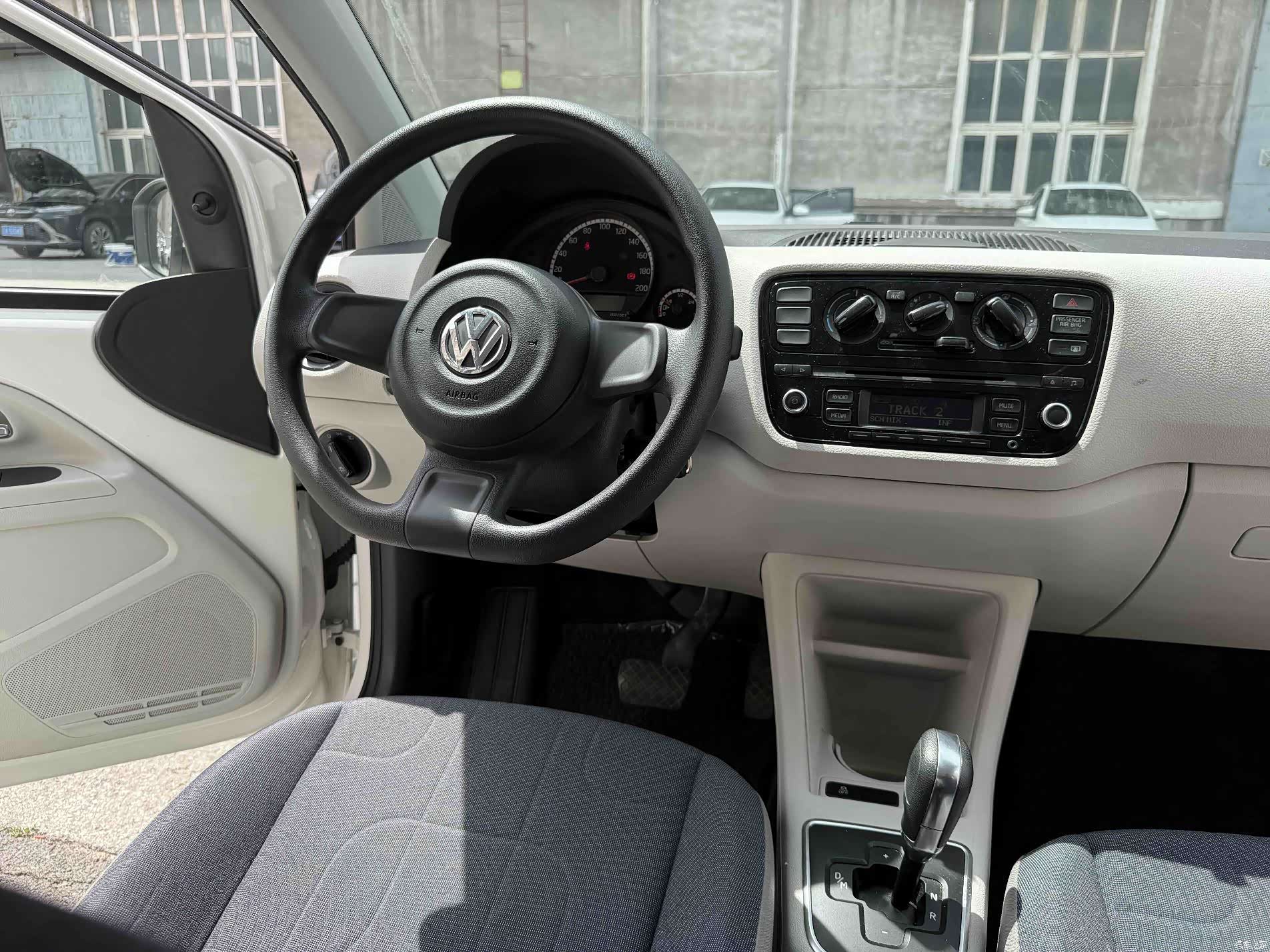 Volkswagen up, 2016 9