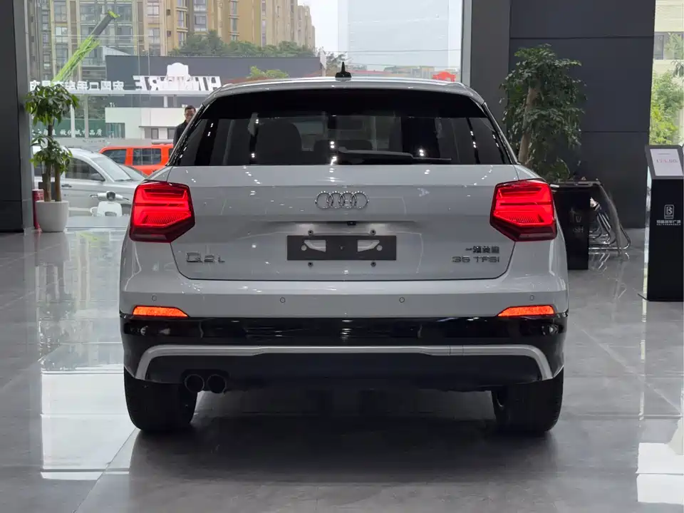 Audi Q2L