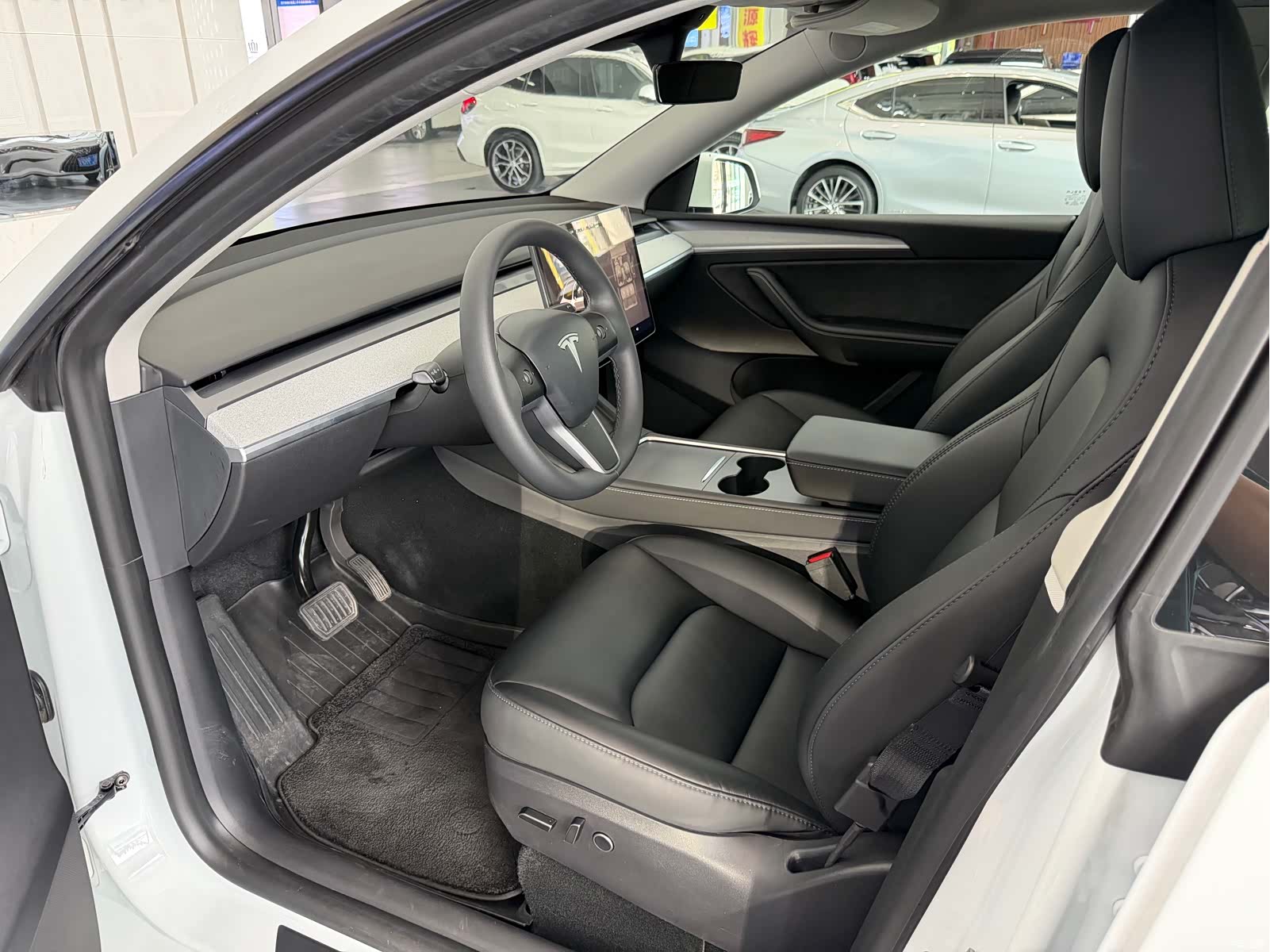 Tesla Model Y, 2024 9