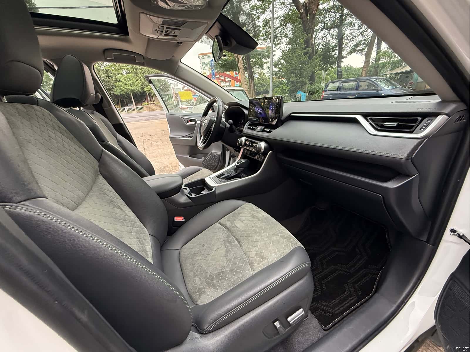 Toyota RAV4, 2024 9