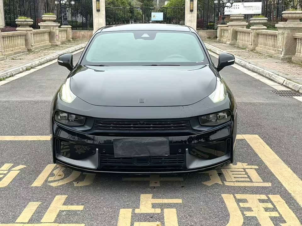 Lynk & Co 03 Lynk & Co 03