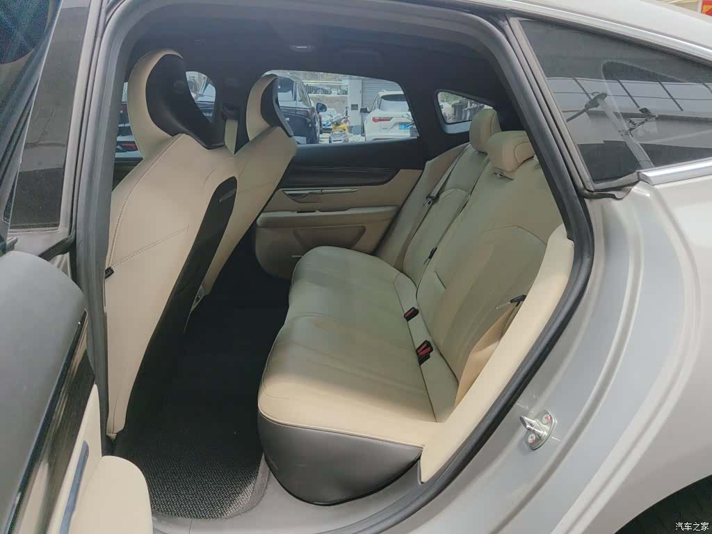Xpeng P7, 2022 17