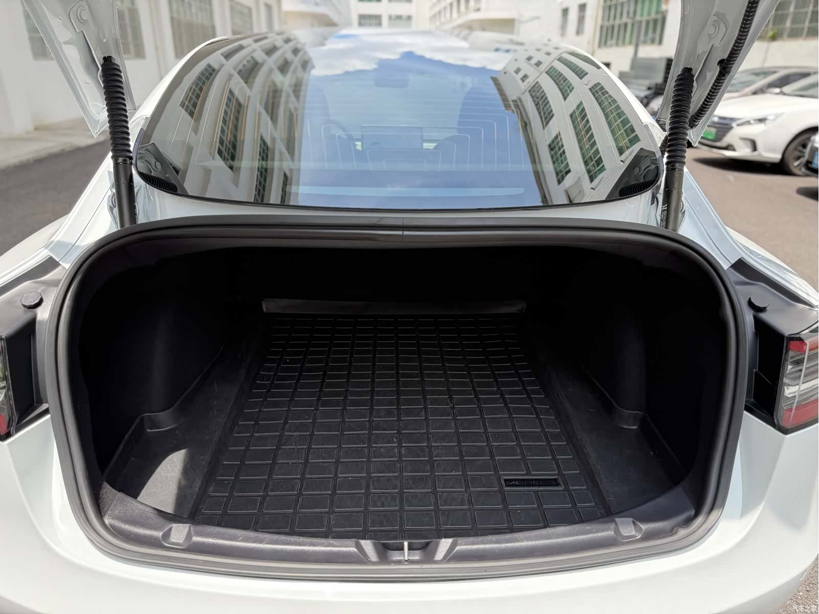 Tesla Model 3, 2020 23