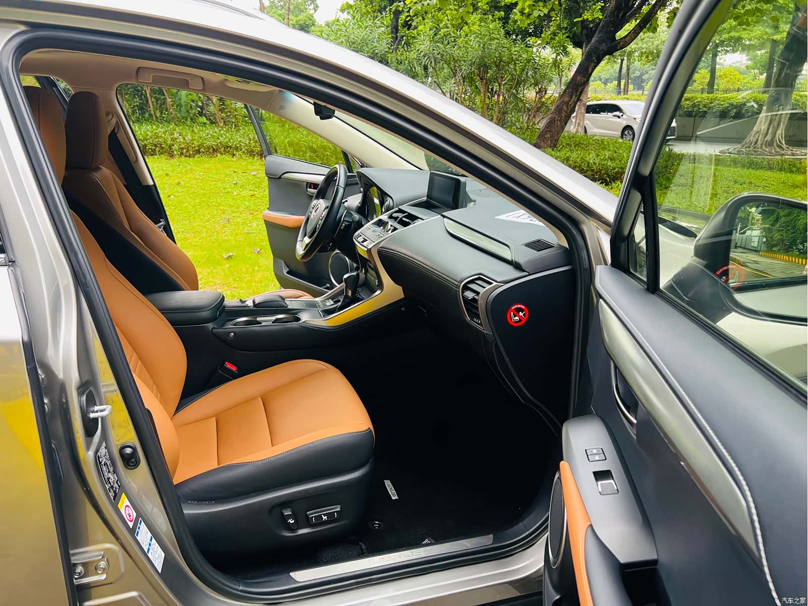 Lexus NX, 2019 11