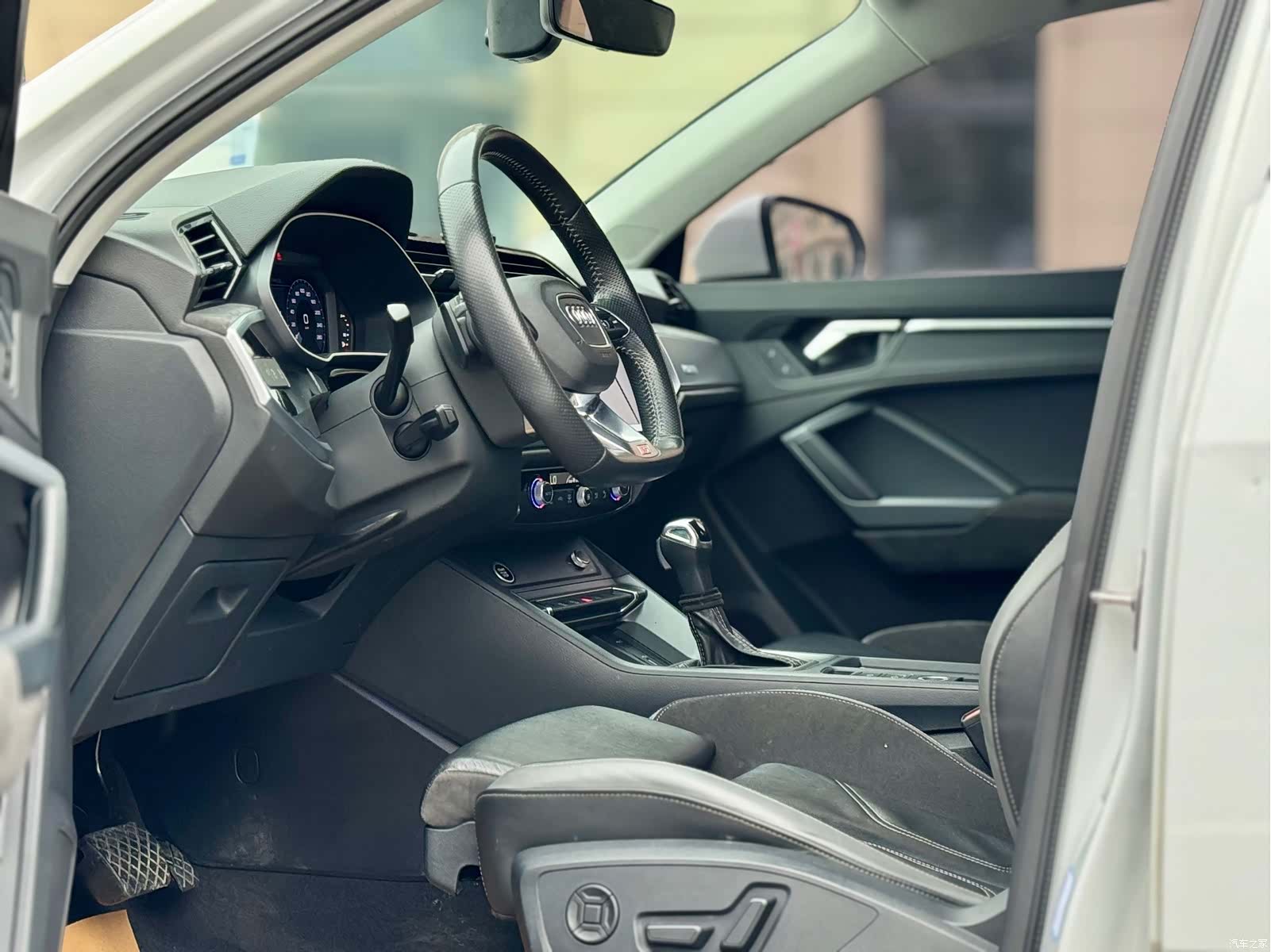 Audi Q3, 2021 4