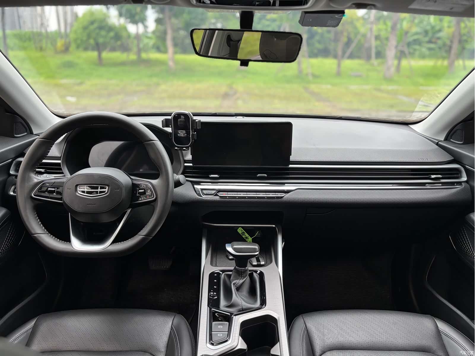 Geely Emgrand, 2022 17