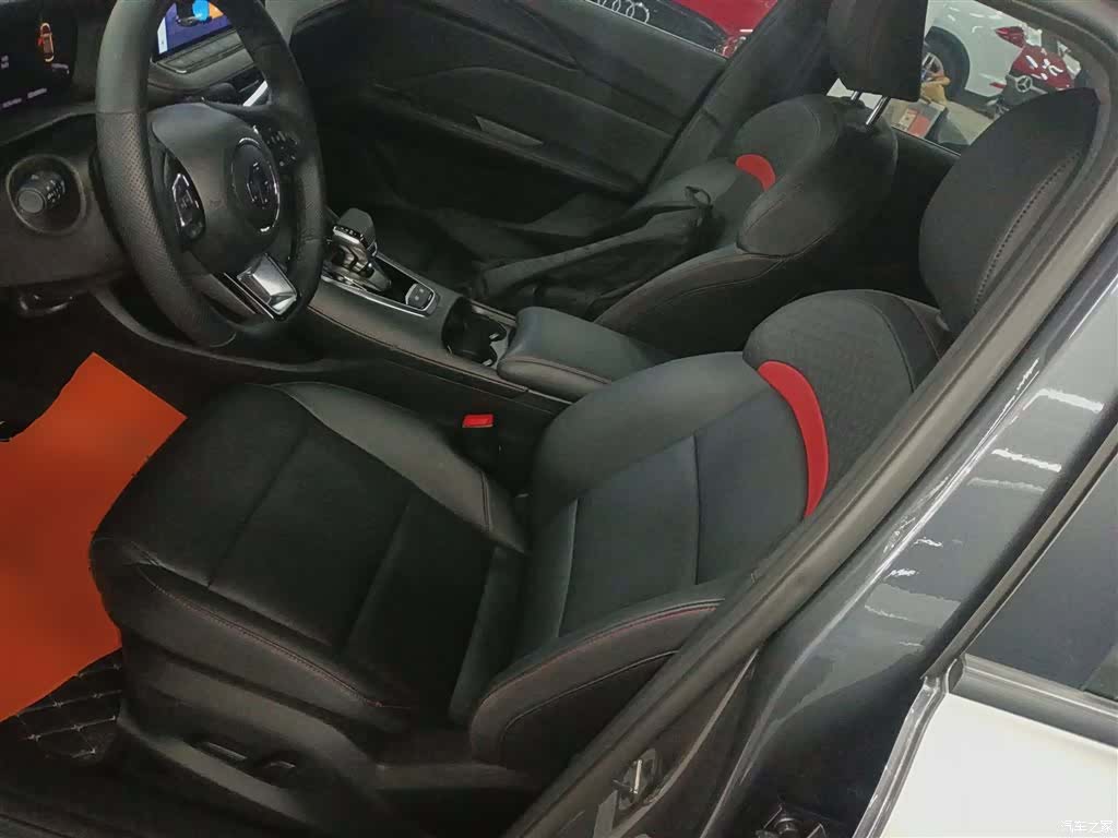 MG MG5, 2025 8