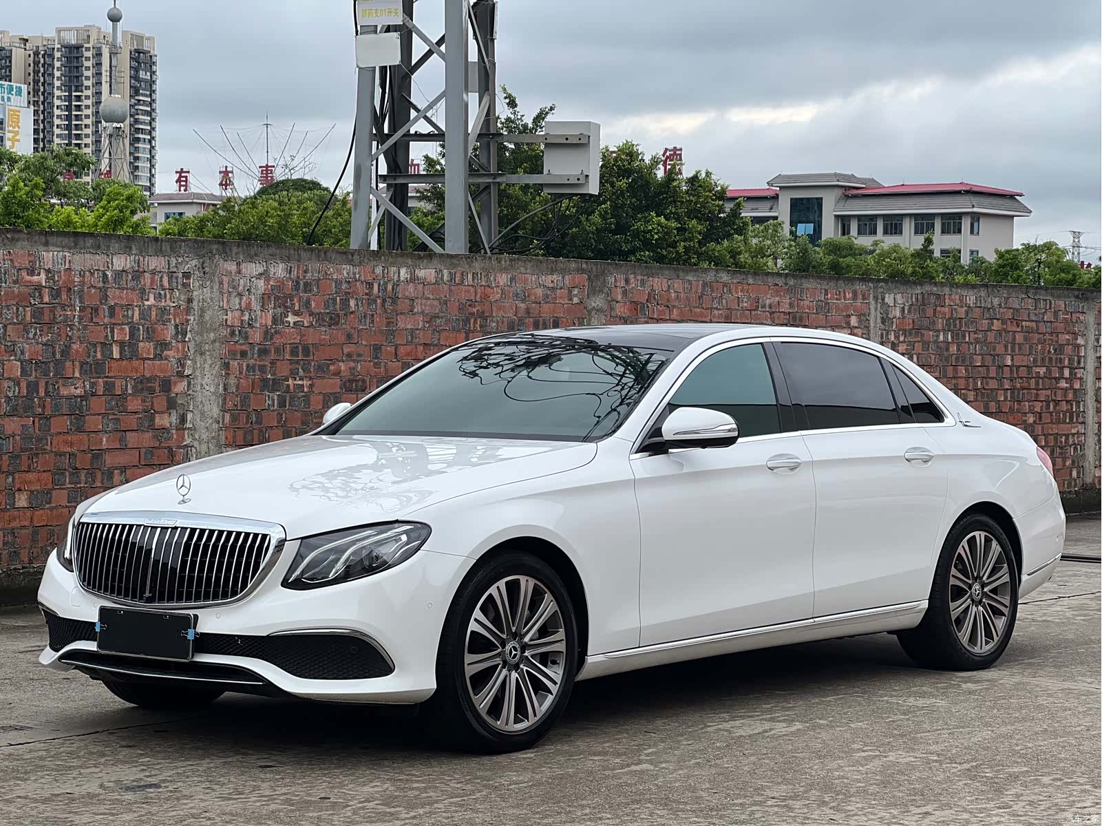 Mercedes-Benz E-Class, 2016 1