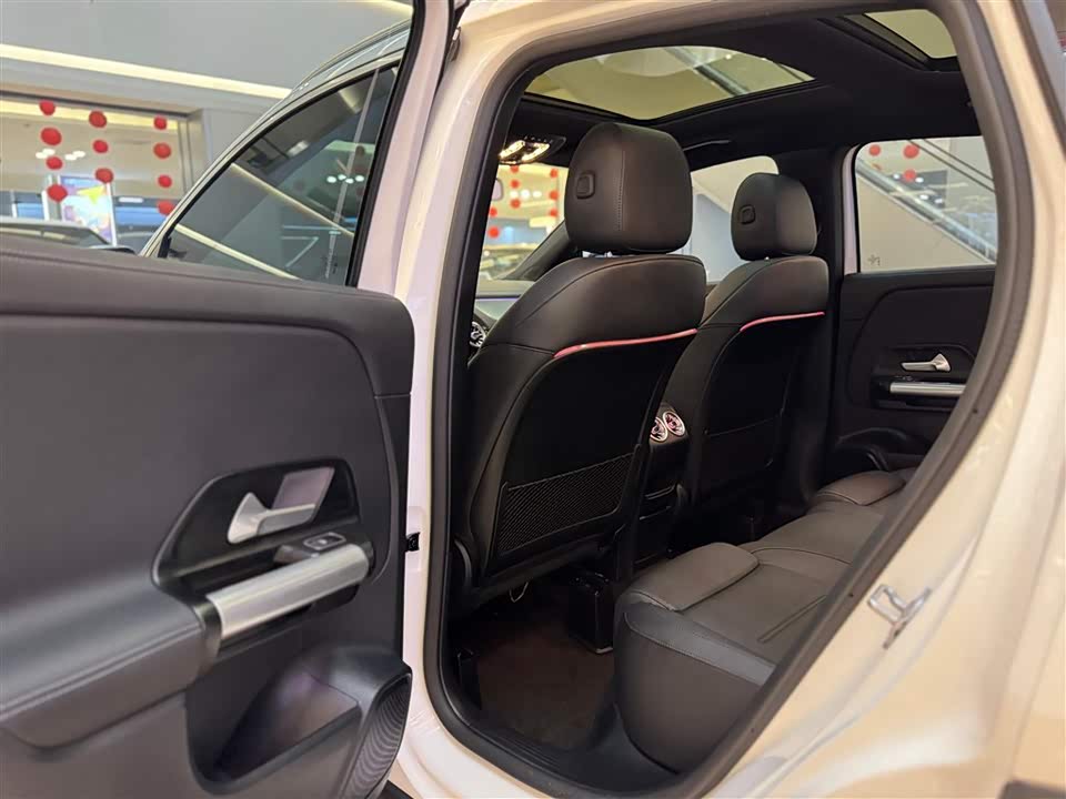 Mercedes-Benz GLA Mercedes-Benz GLA