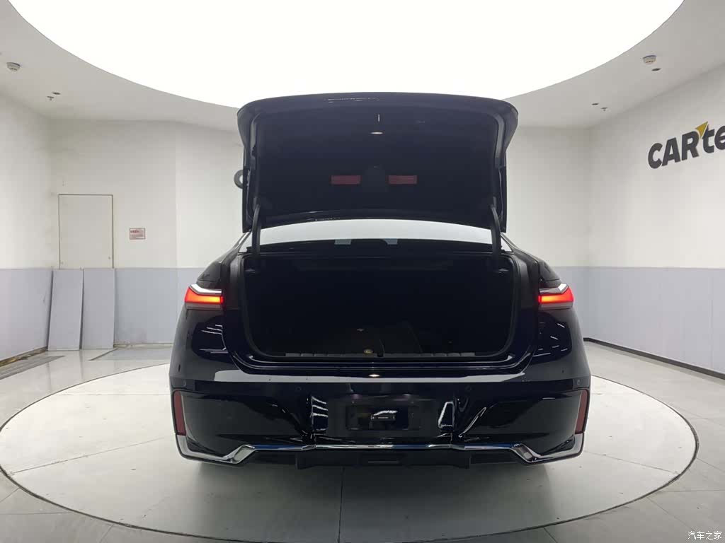 BMW i7, 2025 29