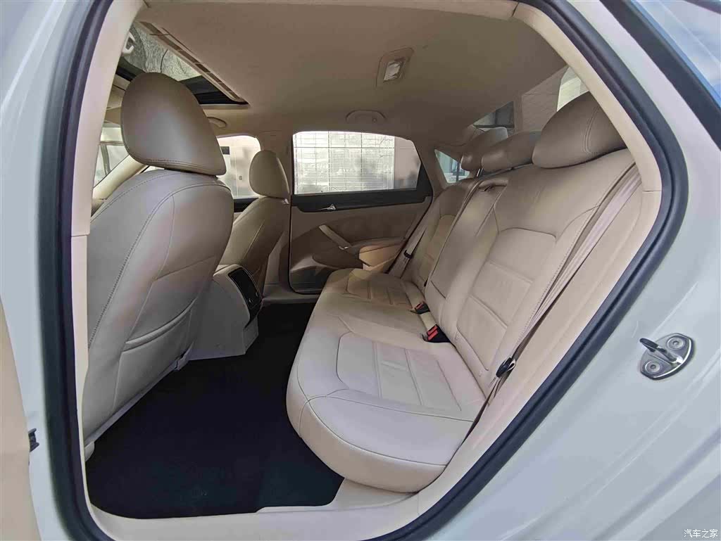 Volkswagen Passat, 2012 7