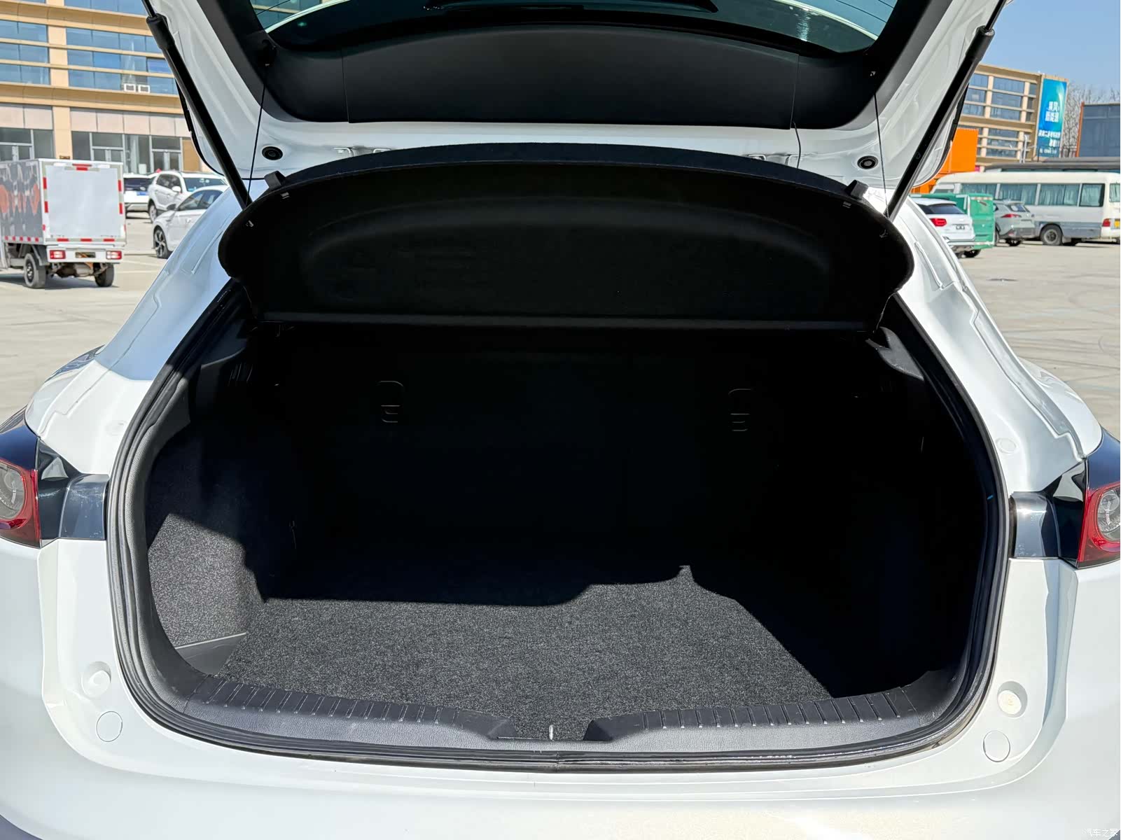 Mazda CX-4, 2023 9
