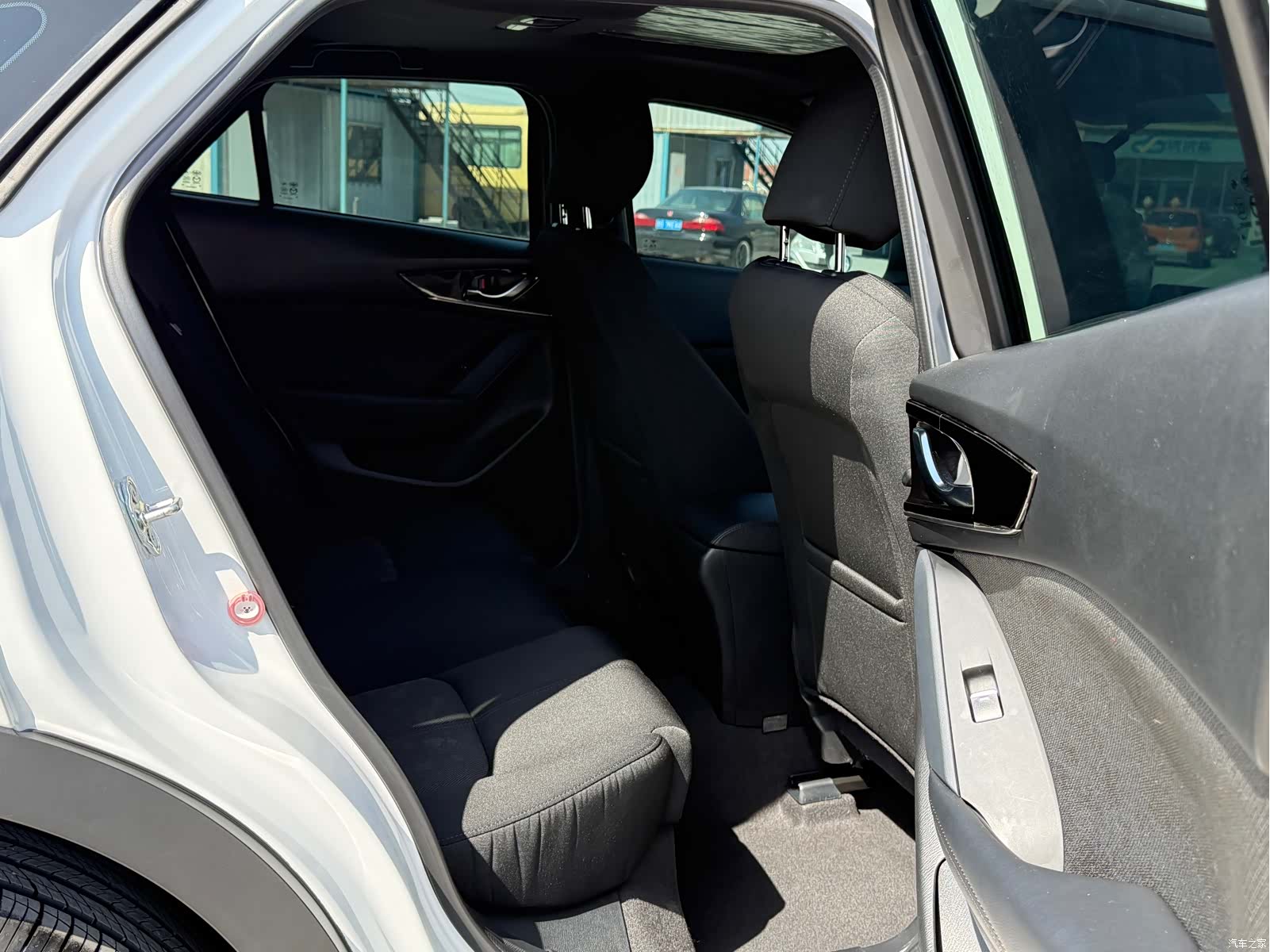 Mazda CX-4, 2023 11