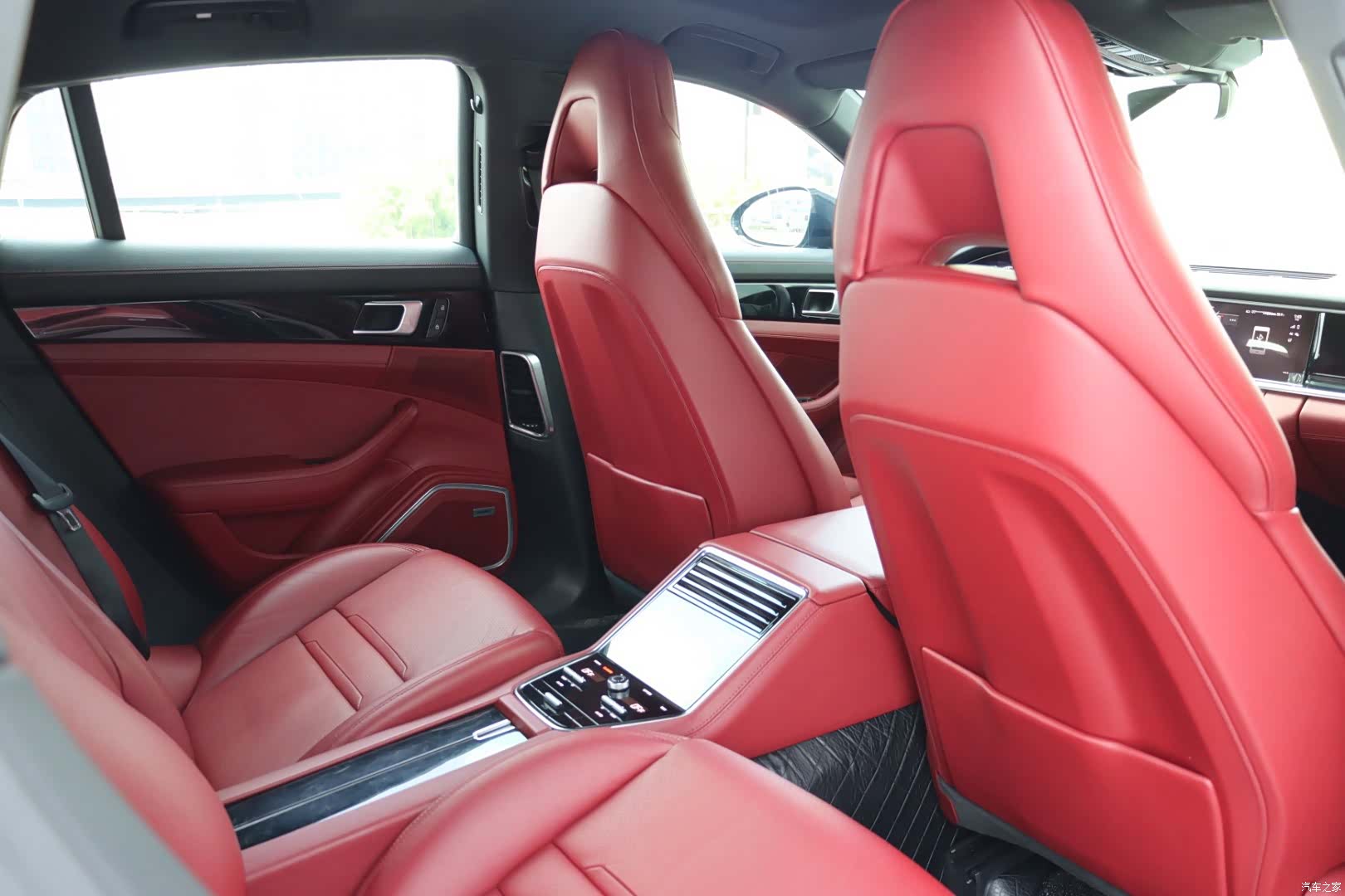 Porsche Panamera, 2022 8
