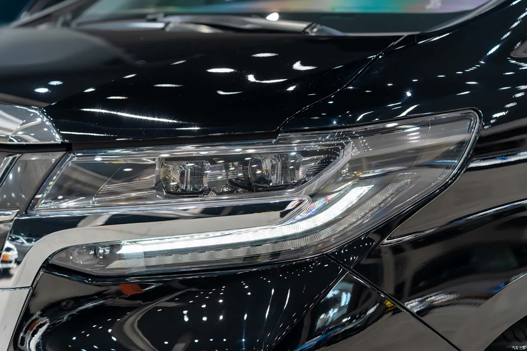 Toyota Alphard, 2019 все фото