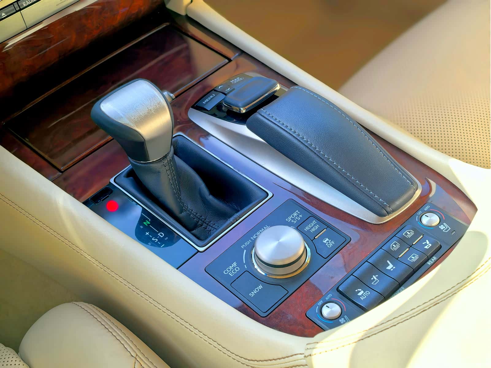 Lexus LS, 2015 11