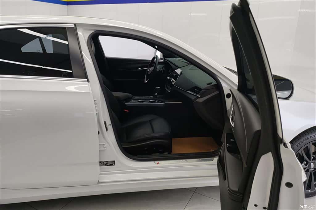 Cadillac CT4, 2024 8