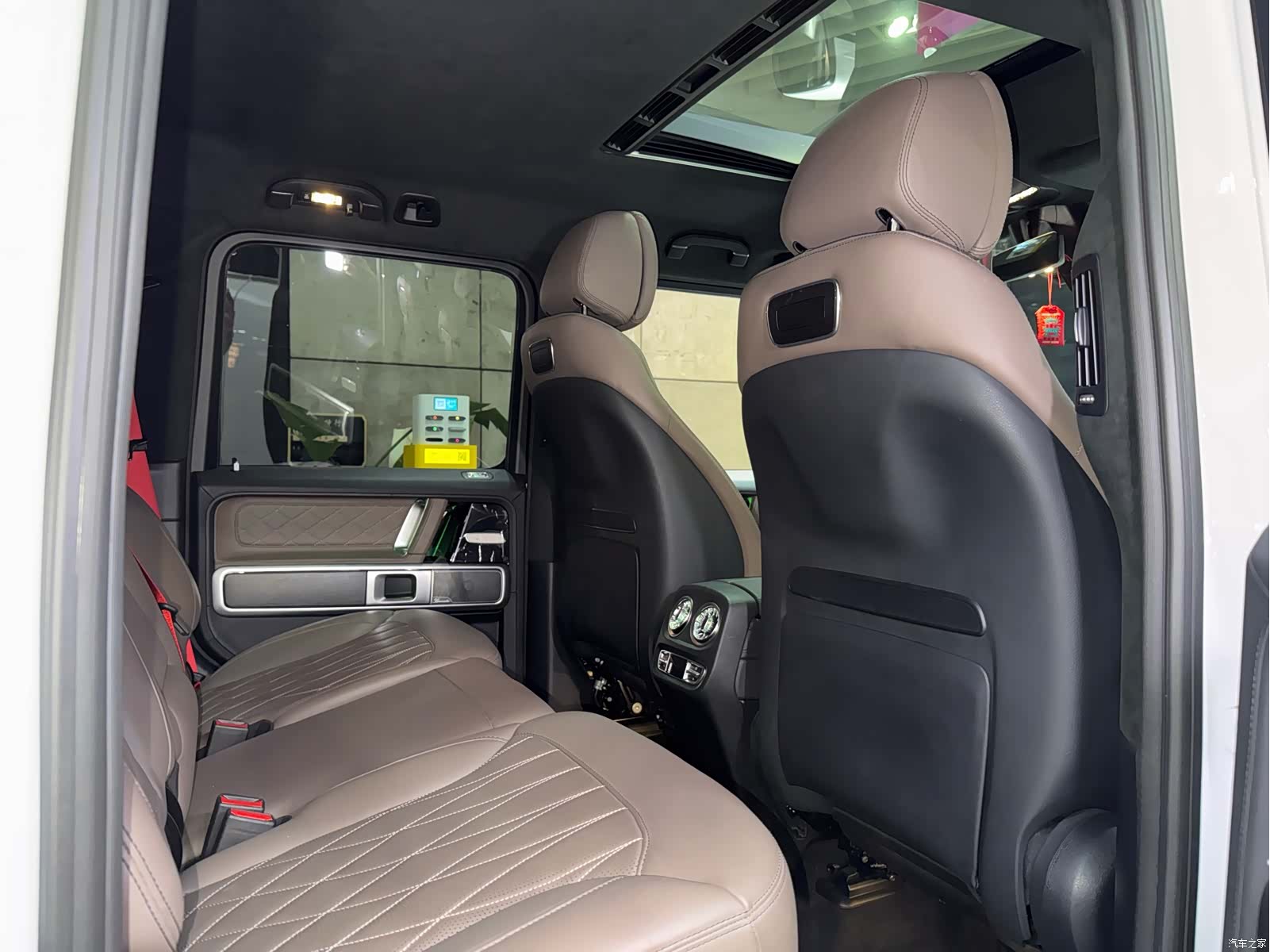 Mercedes-Benz G-Class, 2023 18