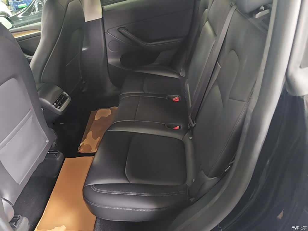 Tesla Model Y, 2022 17