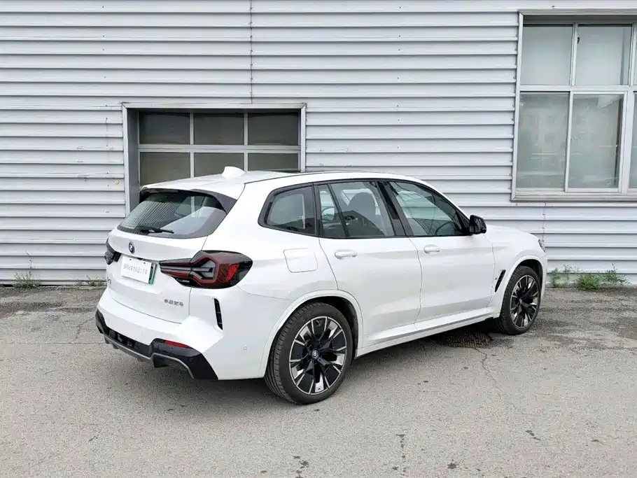 BMW iX3