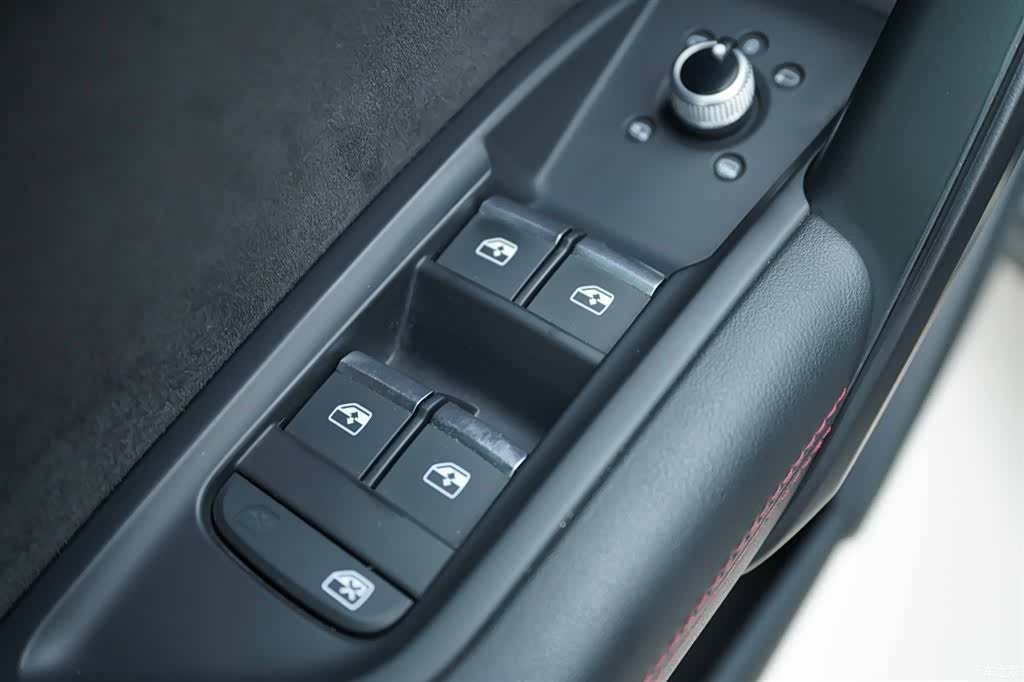 Audi Q5L, 2021 11