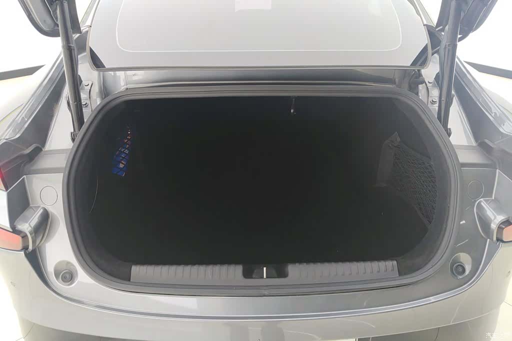 Xpeng P7, 2021 4
