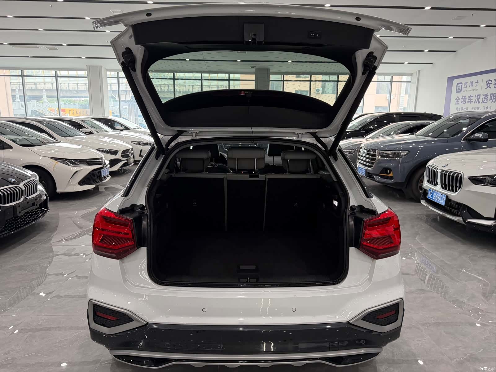 Audi Q2L, 2023 10