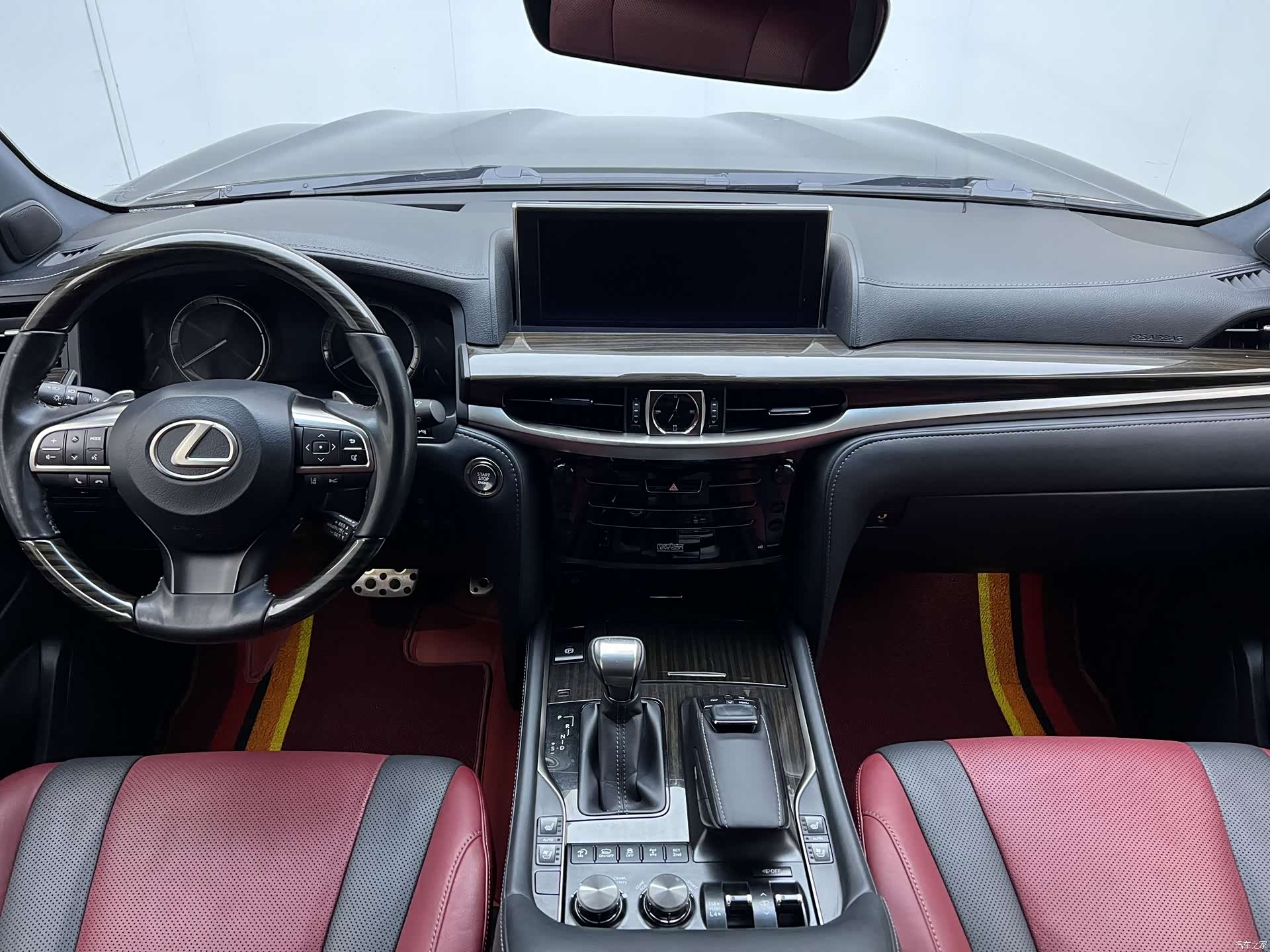 Lexus LX, 2019 12