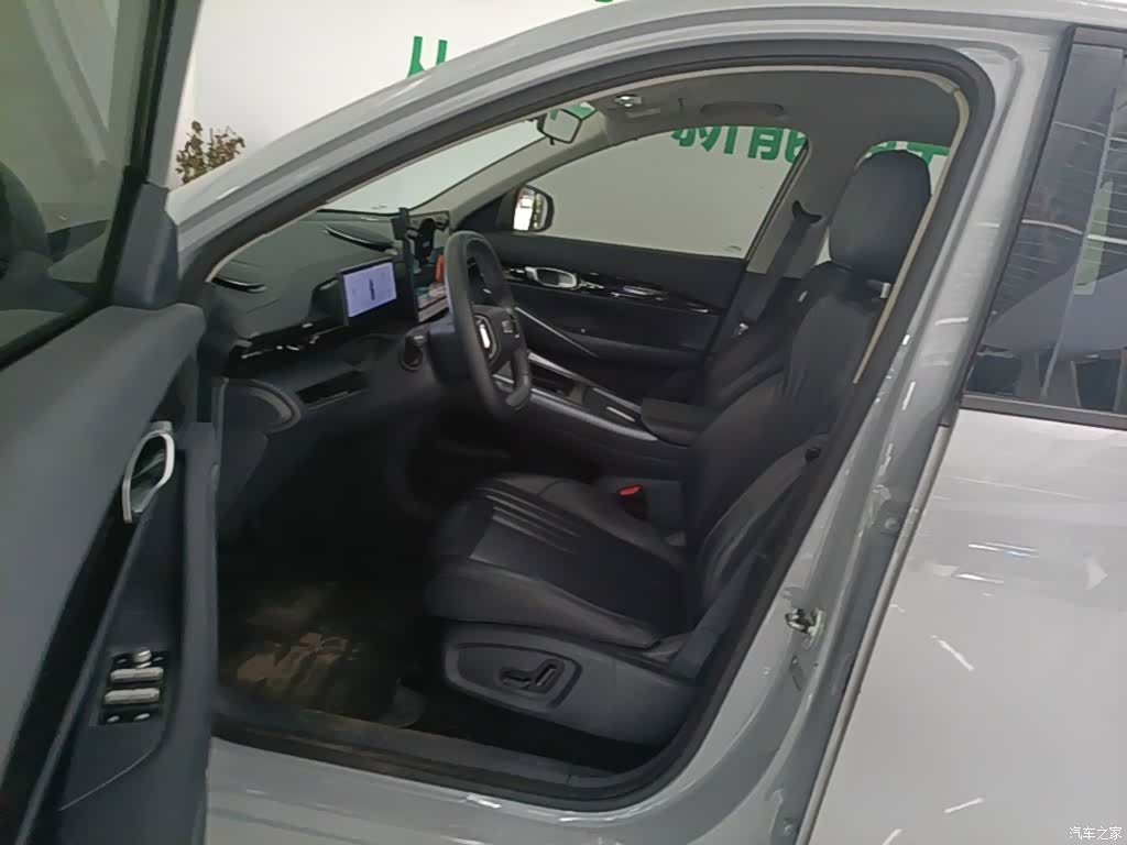 Geely Galaxy E5, 2025 15
