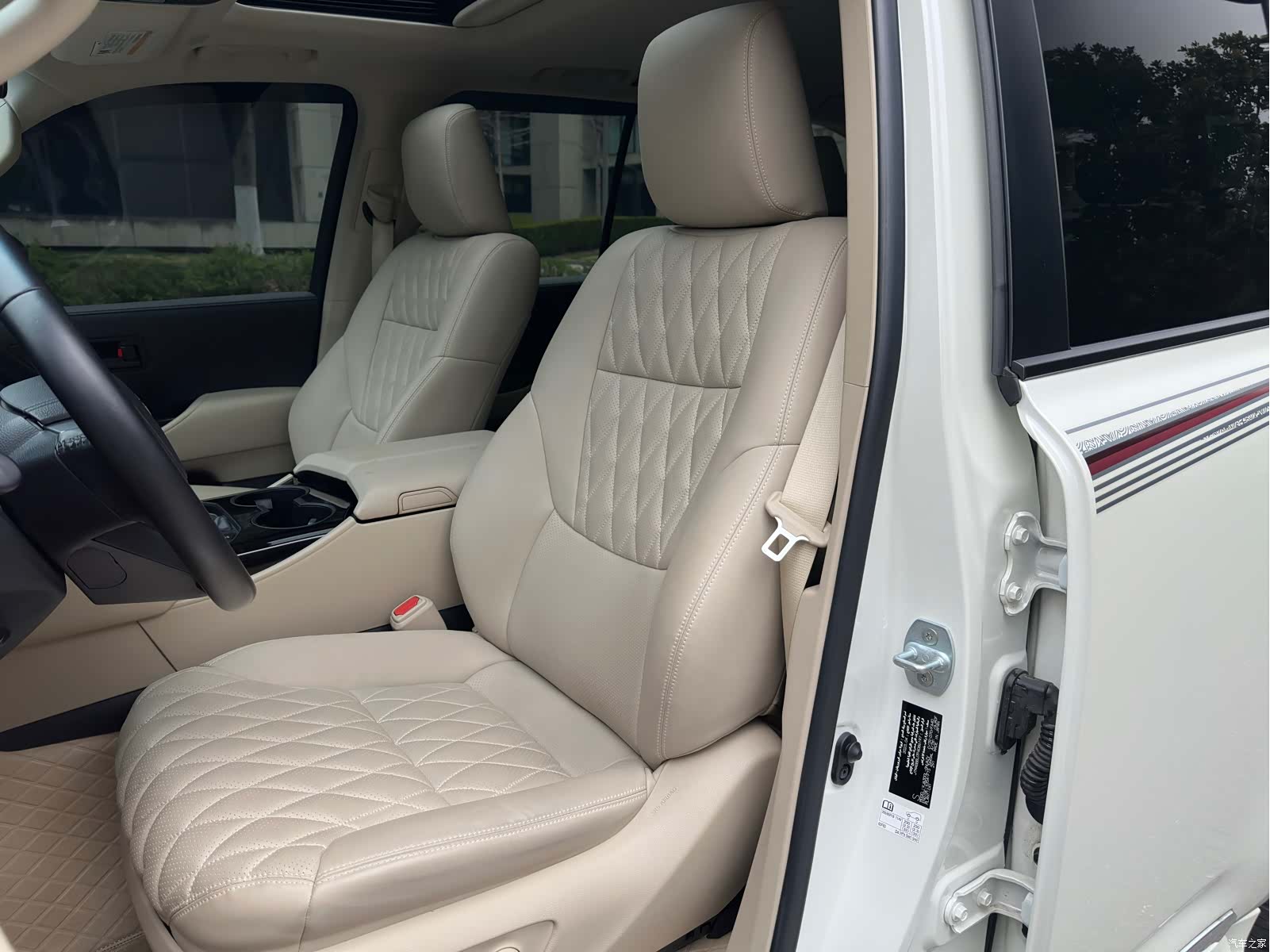 Toyota Land Cruiser, 2023 11
