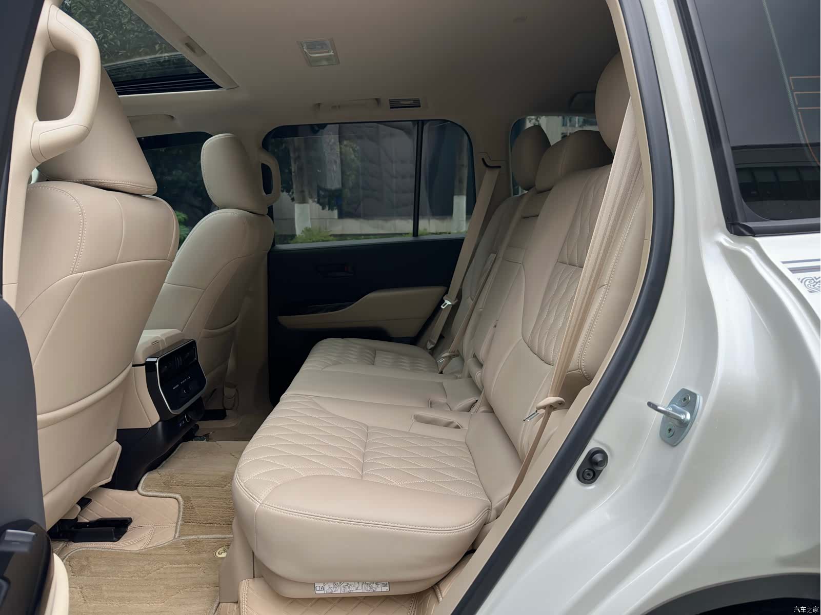 Toyota Land Cruiser, 2023 16