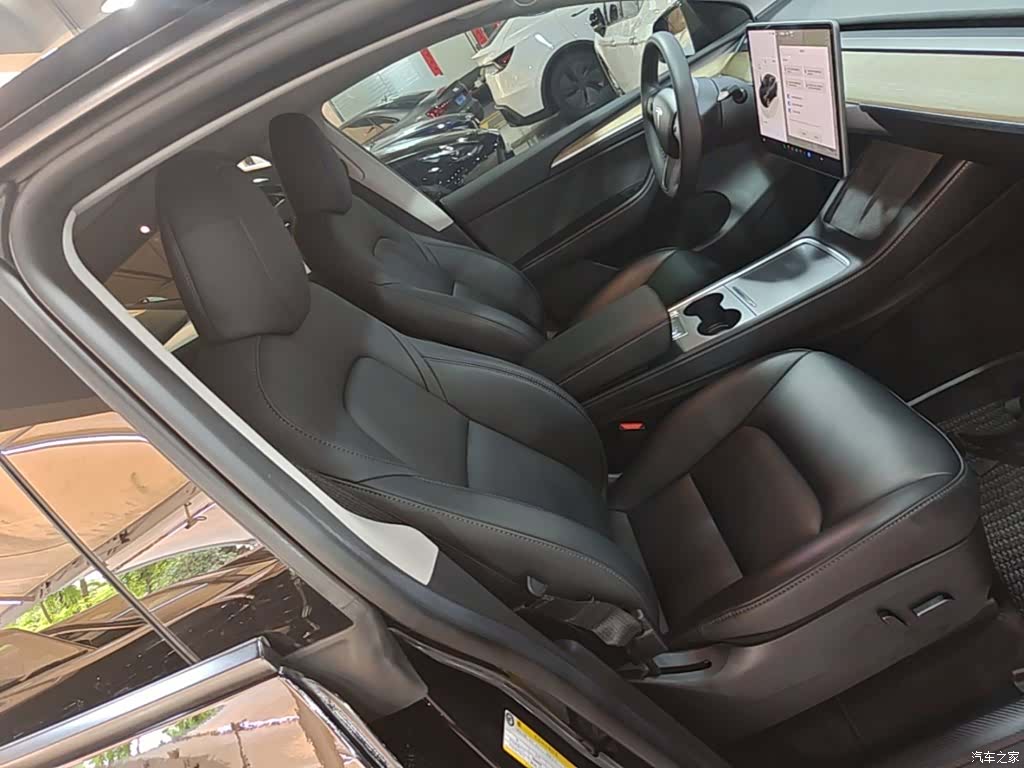 Tesla Model Y, 2023 25