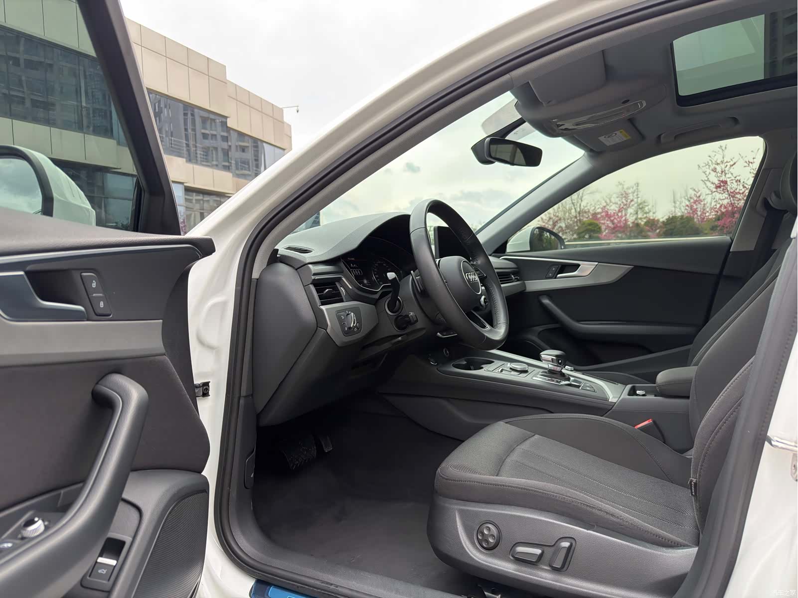 Audi A4L, 2019 8