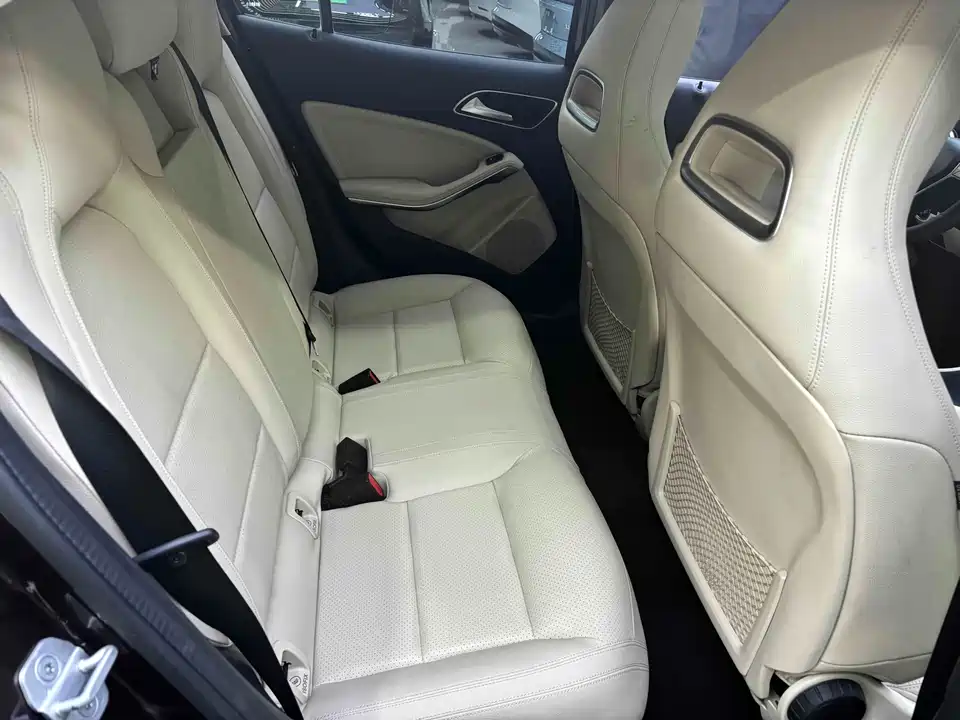 Mercedes-Benz GLA Mercedes-Benz GLA