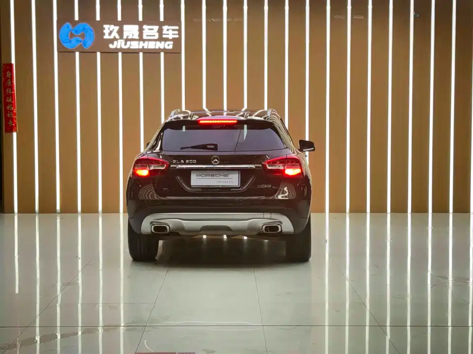 Mercedes-Benz GLA Mercedes-Benz GLA