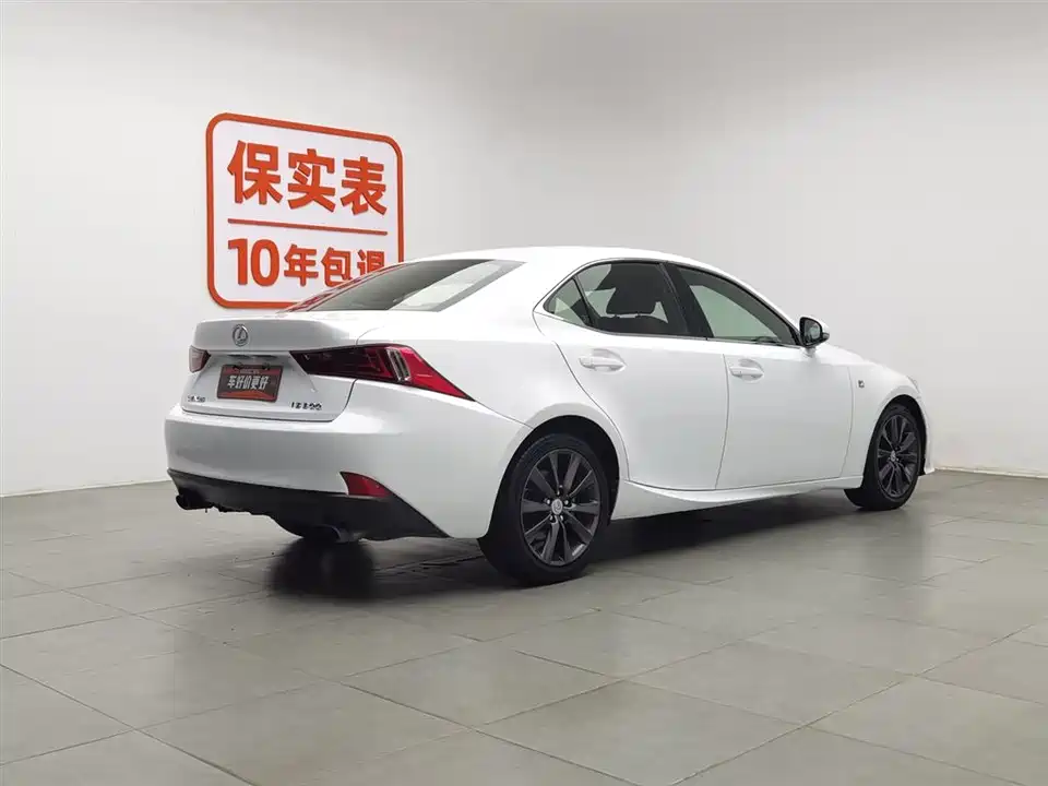Lexus IS