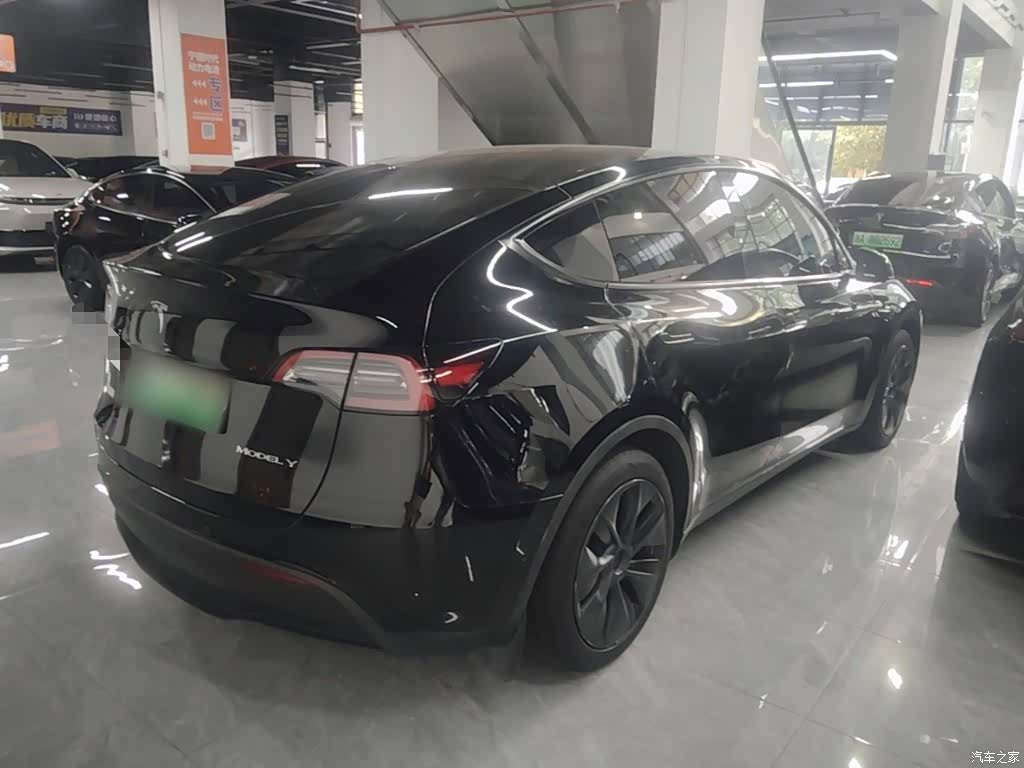 Tesla Model Y, 2023 7
