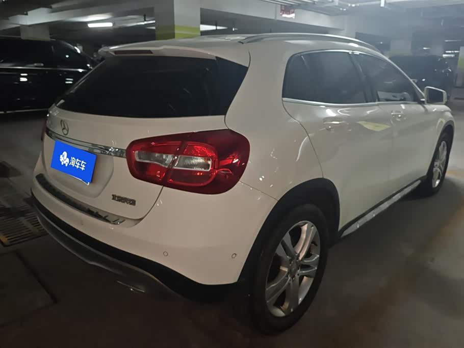 Mercedes-Benz GLA Mercedes-Benz GLA